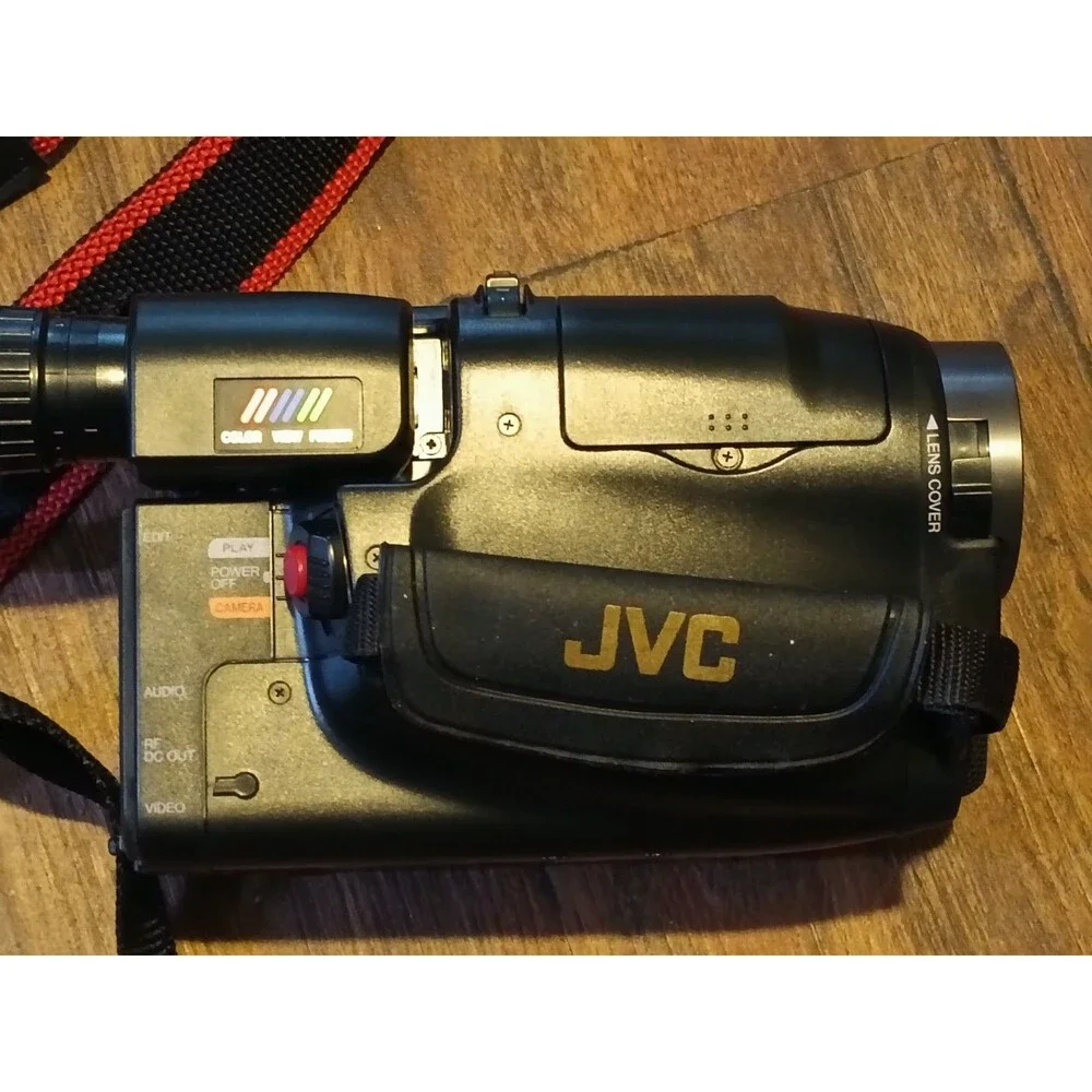 JVC GR-AX700U Camcorder Lot (1995)